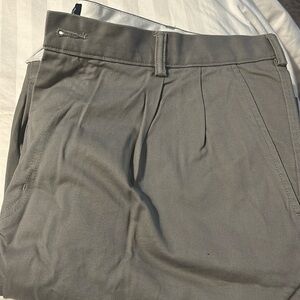 Men’s golf shorts